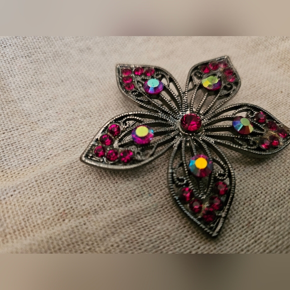 Vintage Embellished Red & Silver Flower Brooch | Size OS - Picture 5 of 6